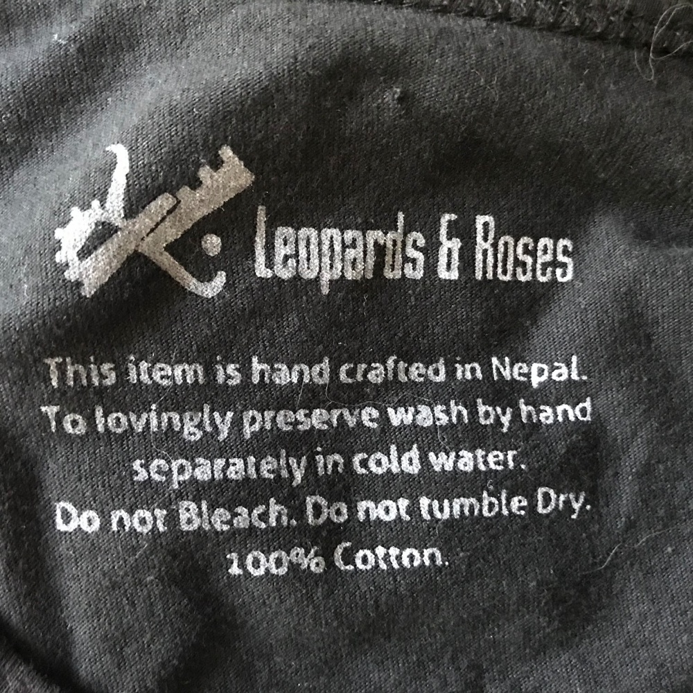 Leopards & Roses M Made in Nepal Cotton Top - Picture 4 of 4